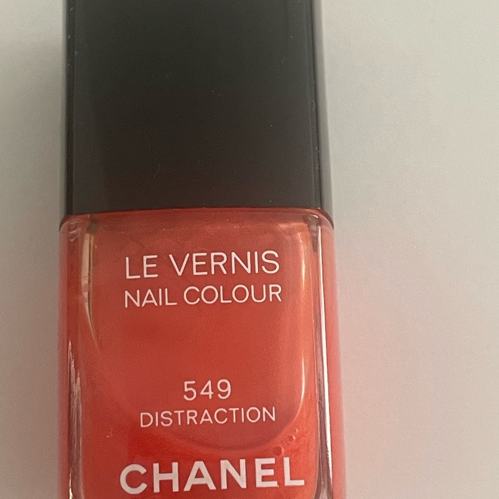 CHANEL Le Vernis Nail Polish in Coral - Brand new - no box.